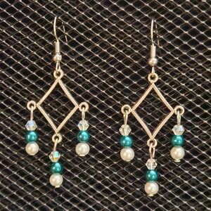 Teal/white faux pearl and clear iridescent faceted glass crystal earrings